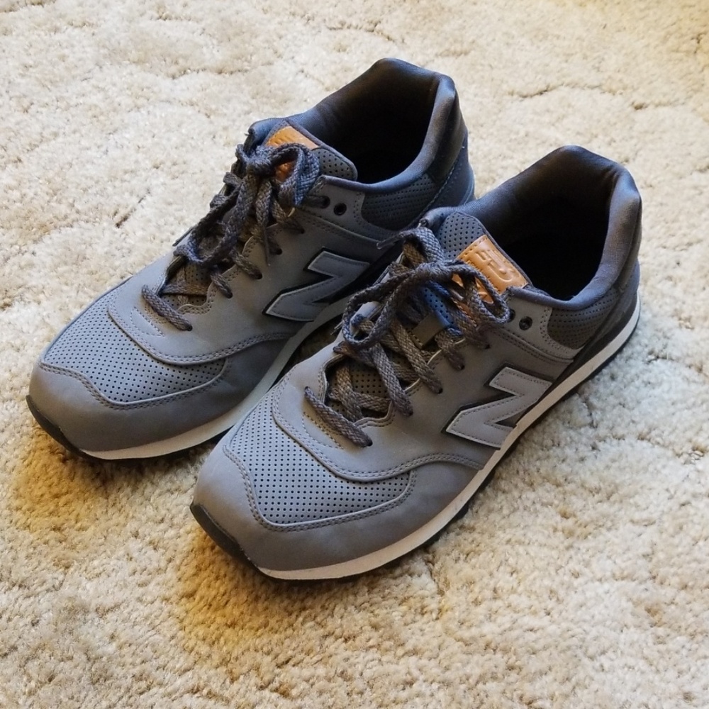 Gently Used Mens New Balance 574